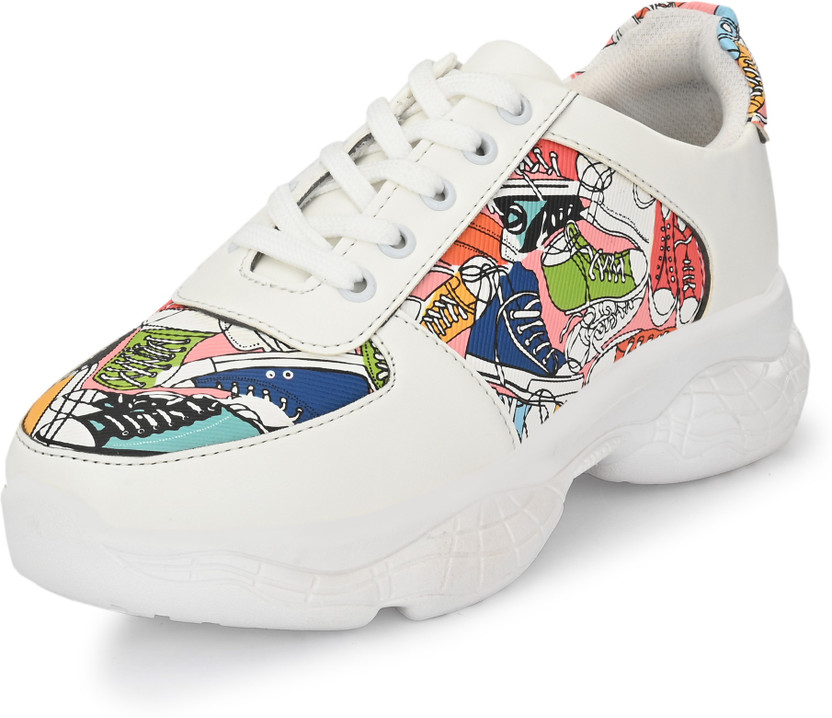 white trendy tennis shoes