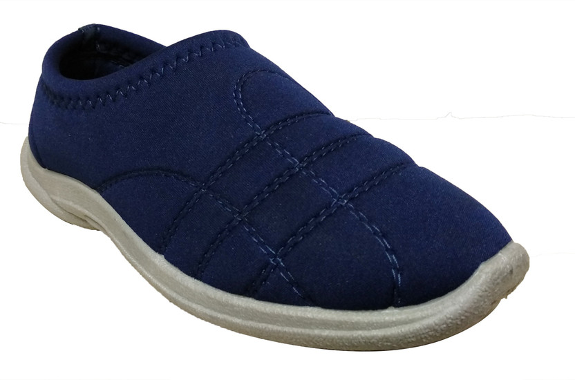 Bata ladies canvas shoes