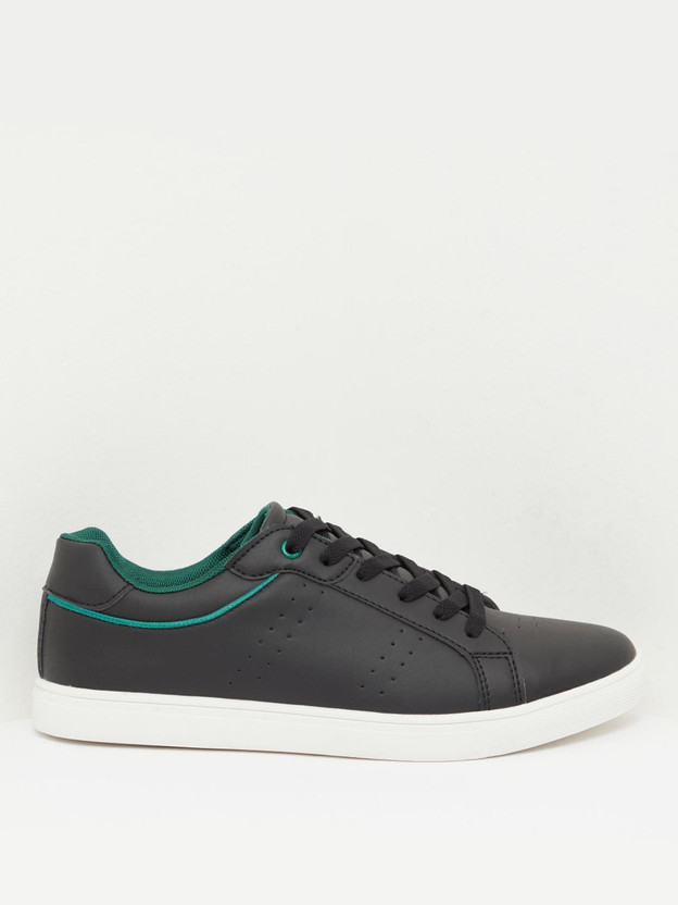 Low ankle sneakers