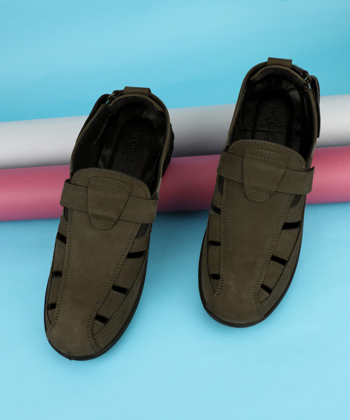 WOODLAND Men Olive Casual - Buy 