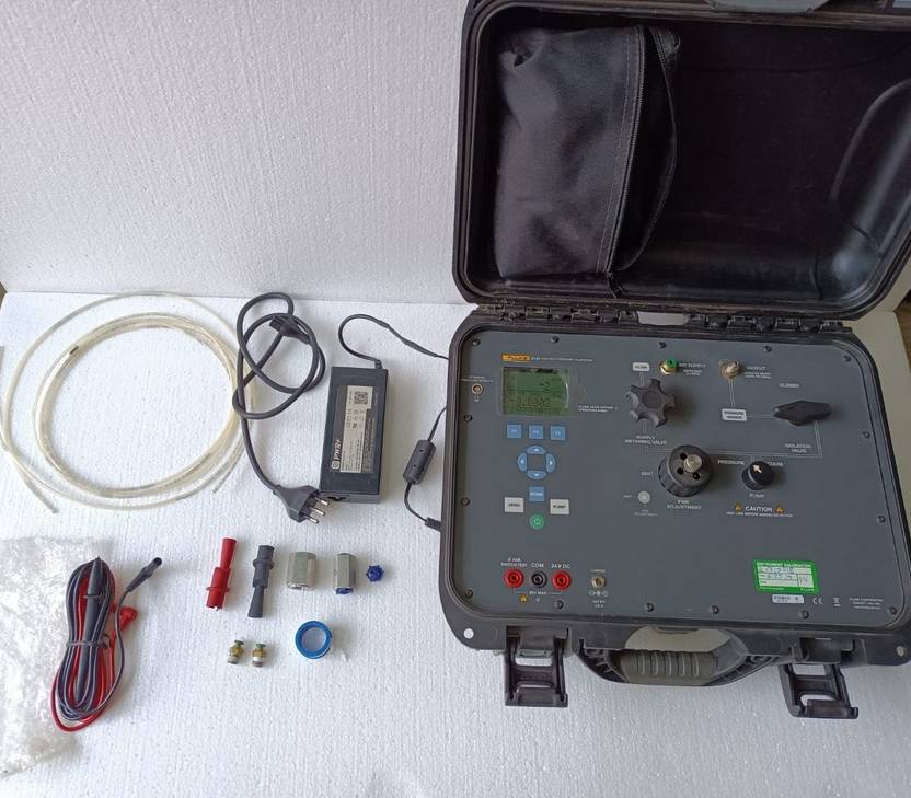 FLUKE 3130G2M Portable Pressure Calibrator Electronic Components