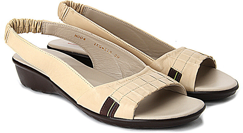 Woodland Women Women Beige Flats 