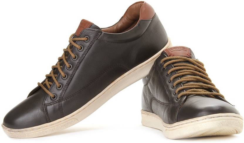 levis sneakers flipkart