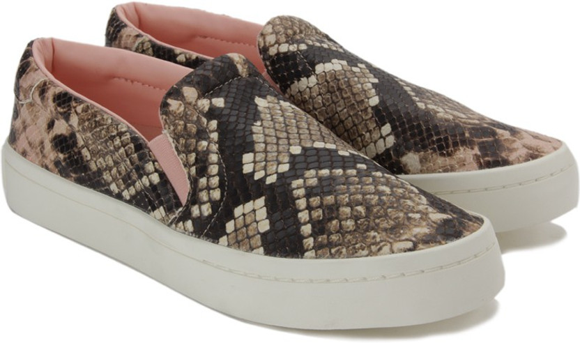 adidas courtvantage slip on