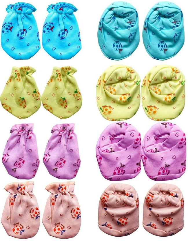 FabSquare New Born Baby Combo (Set Of 8, 4pair glove + 4pair botties ) hosieary material(Multicolor)