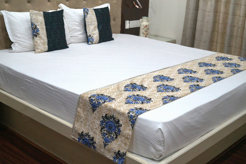 Vissage Polyester Double King Sized Bedding Set(Multicolor, Pack of 1 Double Bed Runner + 2 Cushion Covers)