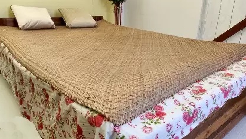 Das Das Departmental Store Microfiber King Flat 1000 TC Self Design 1 Bedsheet with 2 Pillow Covers(Brown) - Flipkart Deal