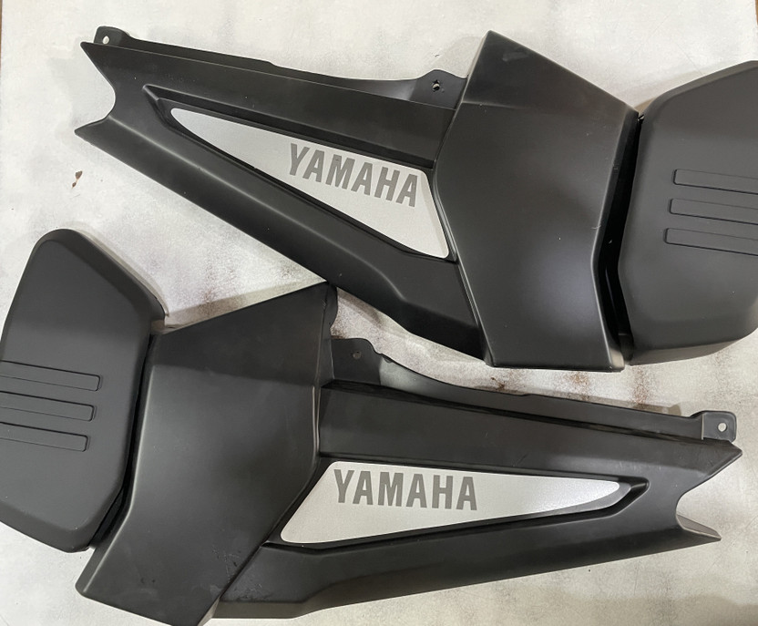 A.A.I FZ V1 FZs16 Side Panel Set (Black/Silver) Bike Fairing Kit