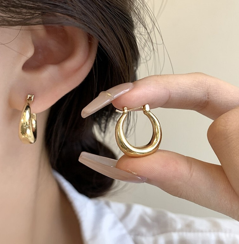 AKISON JEWELS Shiny Gold Small Hoop Korean For Women Girls Western Alloy Hoop Earring, Earring Set