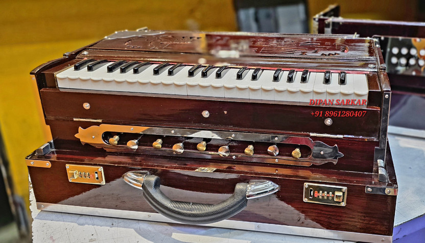 SUR O BANI 3 LINE PORTABLE SUR O BANI PALITANA RID HARMONIUM Sur 301 3.5 Octave Hand Pumped Harmonium(Seven Fold Bellow, Bass Reed, Male Reed, Female Reed)