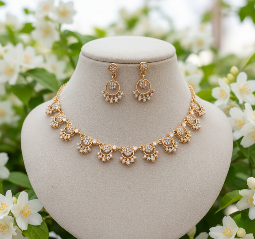 vrindora Brass, Alloy Gold-plated Gold Jewellery Set(Pack of 1)