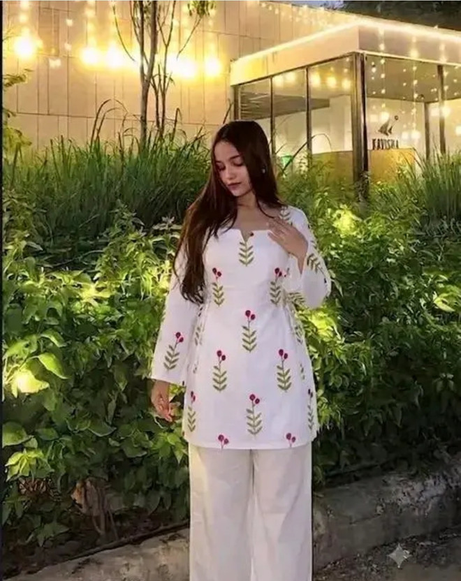 AAC AAC Women Printed, Floral Print A-line Kurta(White) - Flipkart Deal
