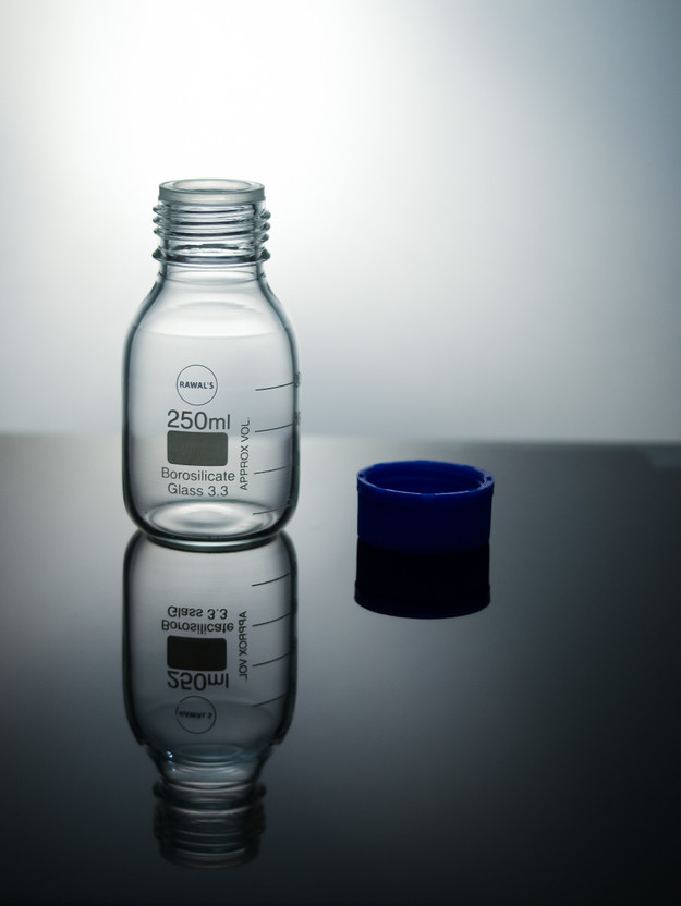 Rawal Borosilicate Glass 3.3 Reagent Bottles with Screw Cap, Lab Glassware (250 ml) Laboratory Dropper Bottle(Borosilicate Glass 250 ml Pack of1)