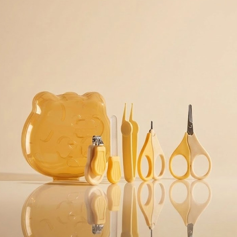 Babyholic Babyholic Baby Grooming Kit with Nail Clipper,Rounded Scissors,File,Tweezers,Storage Case - Flipkart Deal