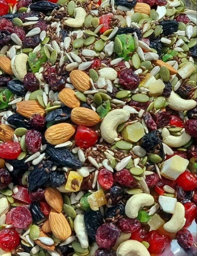 CHATOKDE 100% Natural and Premium Healthy Trail Mix Dry fruits & Seeds 900g Assorted Seeds & Nuts(1 x 900 g)