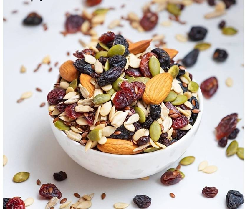 Naturalist NT Cheer Nuts, Berries and Seed Mix, 200g Pouch Price in