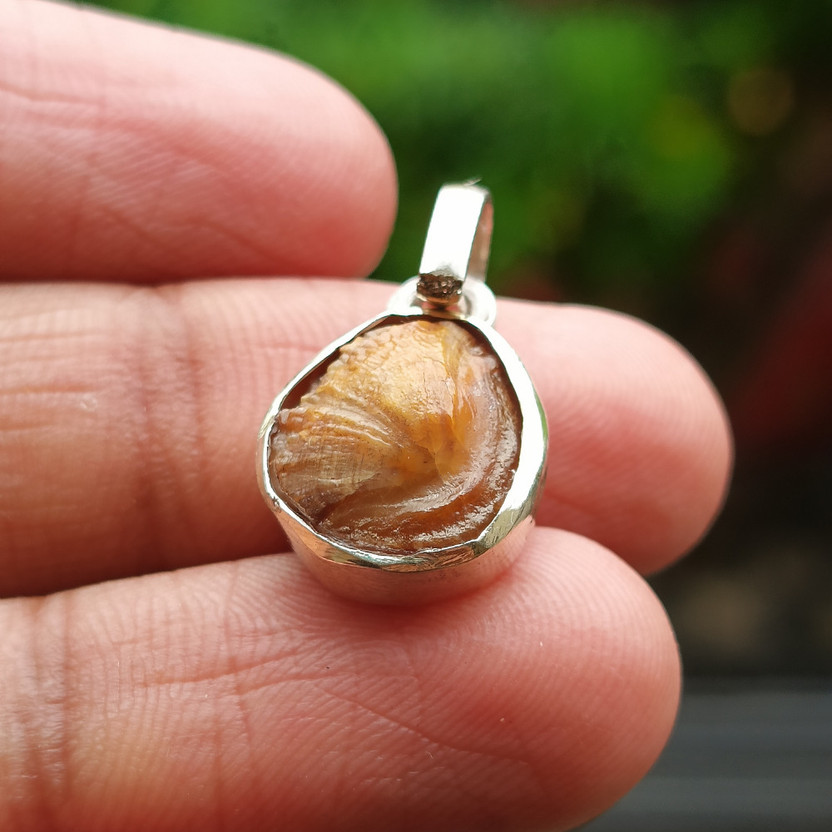 RatnaPeeth Machmani Stone Pendant 10 Carat 100% Natural And Certified Machmani Stone Locket