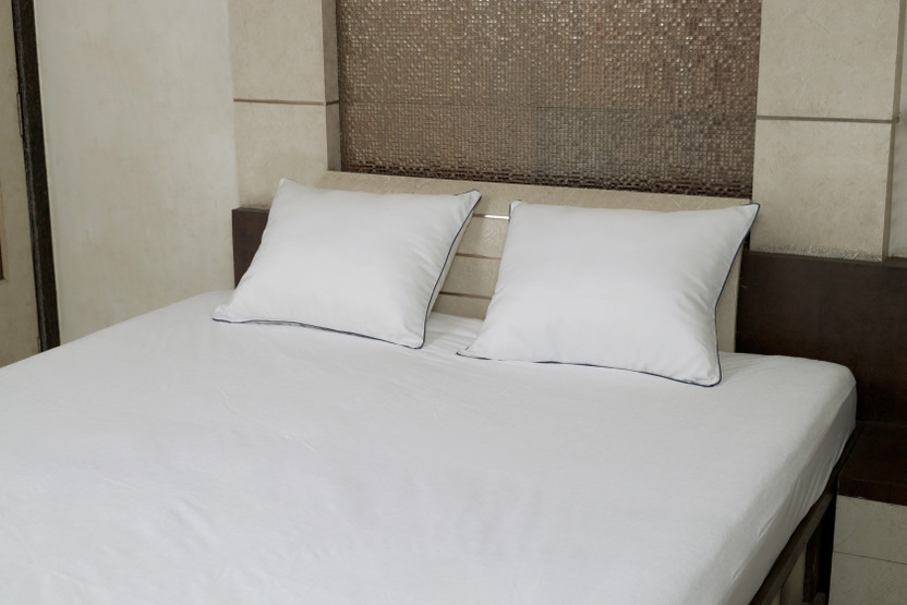 VLYSIUM PERFECT SLEEPER Microfibre Sleeping Pillow Pack of 2 Solid 20x26 Inch (Standard size) best quality comfortable sleeping pillow set for bed(White)