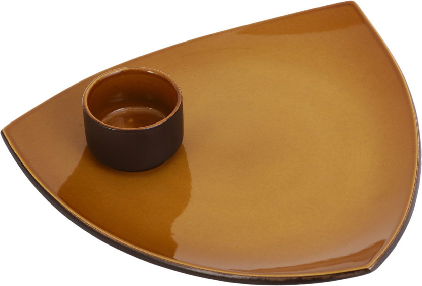 Crock Comforts Triangular Starter/Serving/Snack Platter Set with Free Chutney/Dip Bowl- Brown Dinner Plate(Microwave Safe)