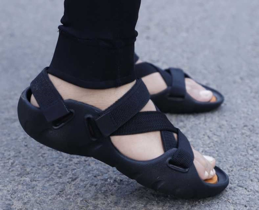 MOVE-EDGE Men Sandals(Black , 9)