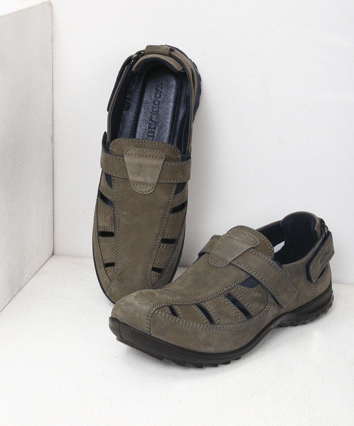 WOODLAND Men Olive Casual - Buy 