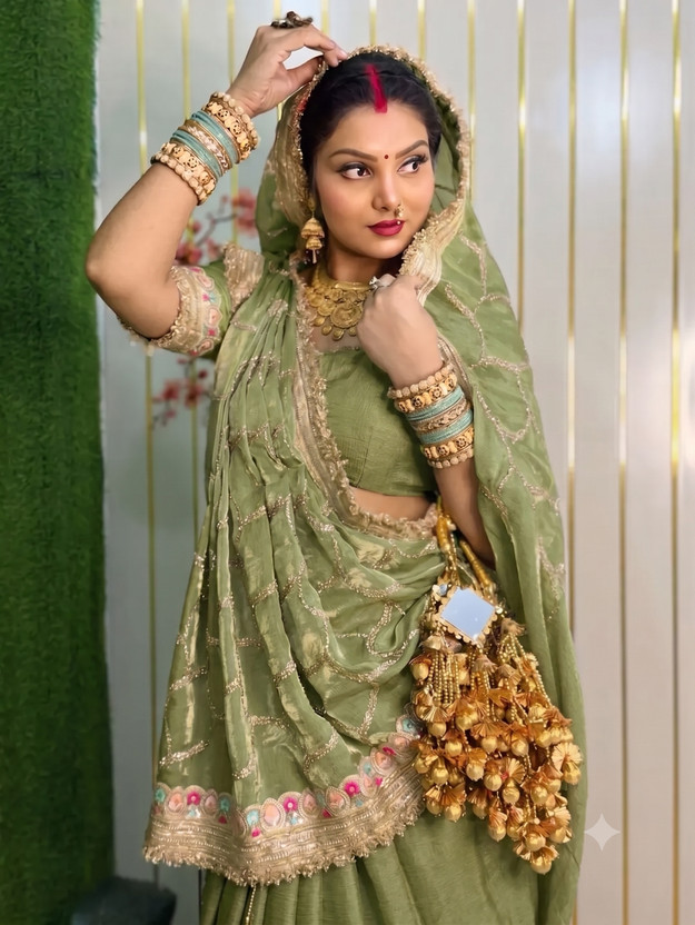 AVIRAT DESIGNER STUDIO Embroidered, Embellished Bollywood Georgette Saree(Green)