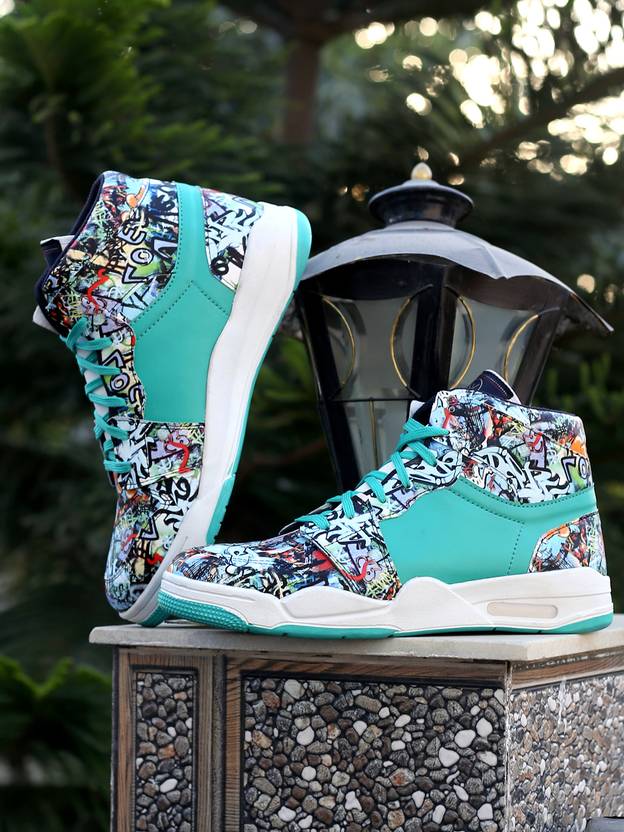 woakers casual sneakers