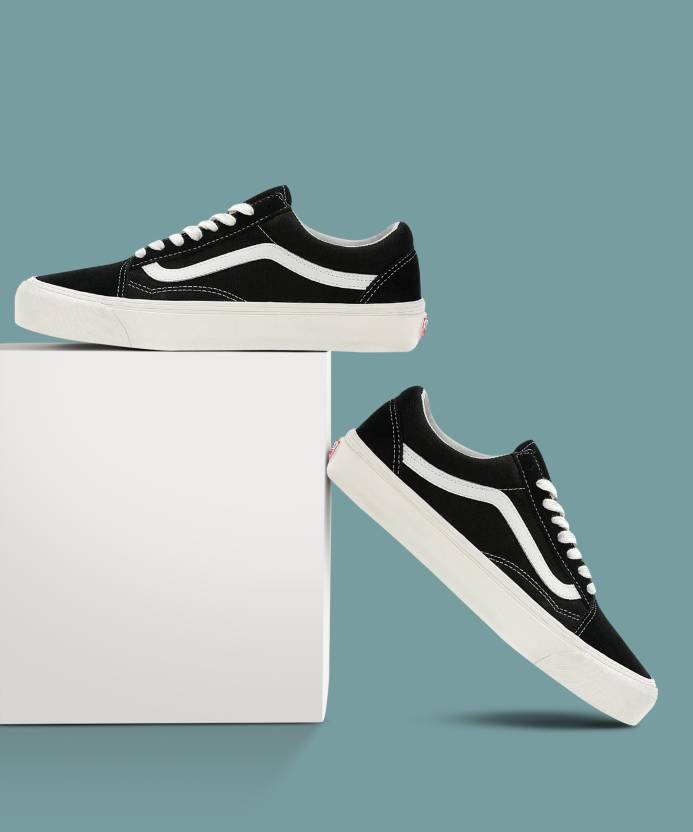 Vans on Old Skool Black & White Casual Sneakers For Women - Buy Vans on Old  Skool Black & White Casual Sneakers For Women Online at Best Price - Shop  Online for