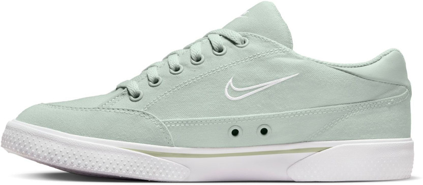 beige nike tennis shoes