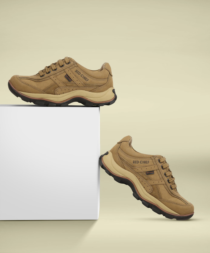Red chief trekking shoes