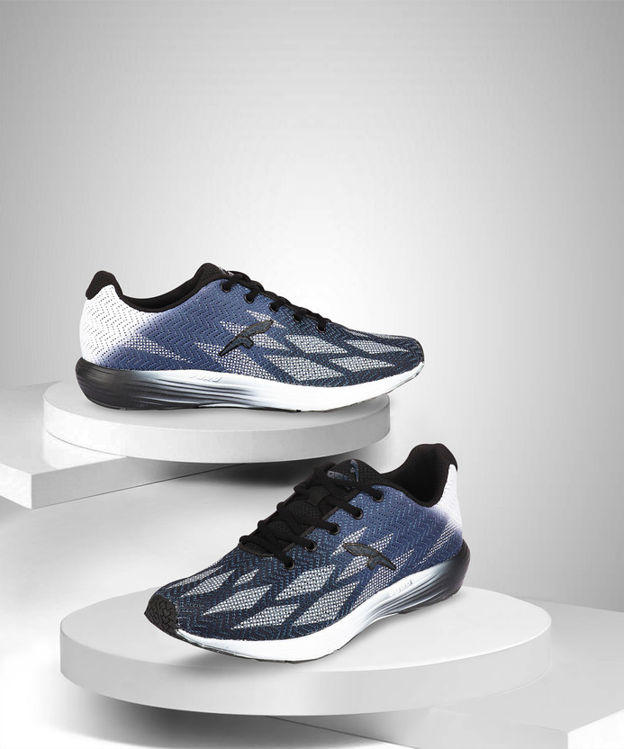 O-5018 C1336 Size 8 Walking Shoes 