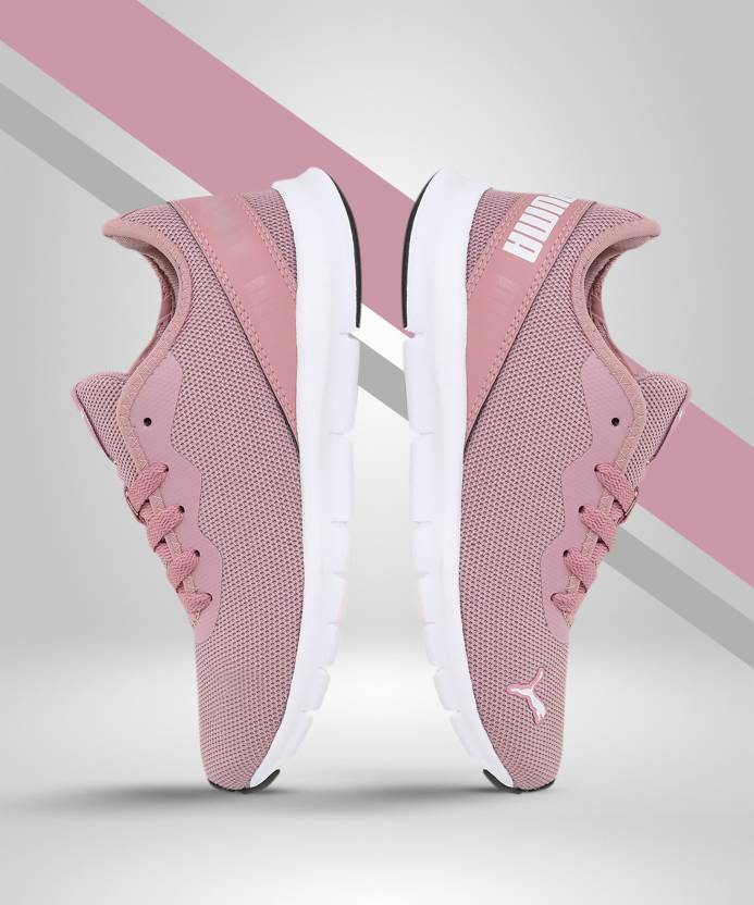 PUMA Hustle V2 Wns Running Shoes For Women - Buy PUMA Hustle V2 Wns Running  Shoes For Women Online at Best Price - Shop Online for Footwears in India |  