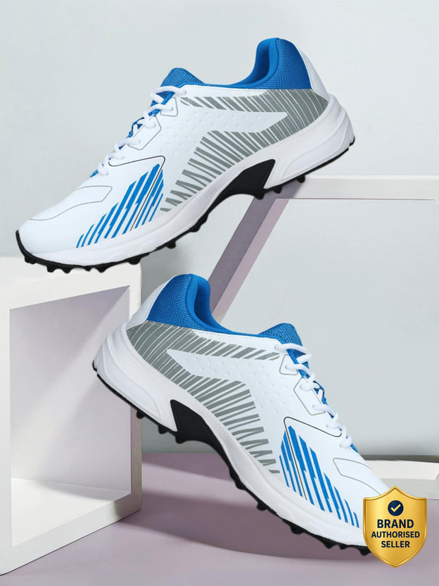PUMA Cricket Power Cricket Shoes For Men(White , 9)