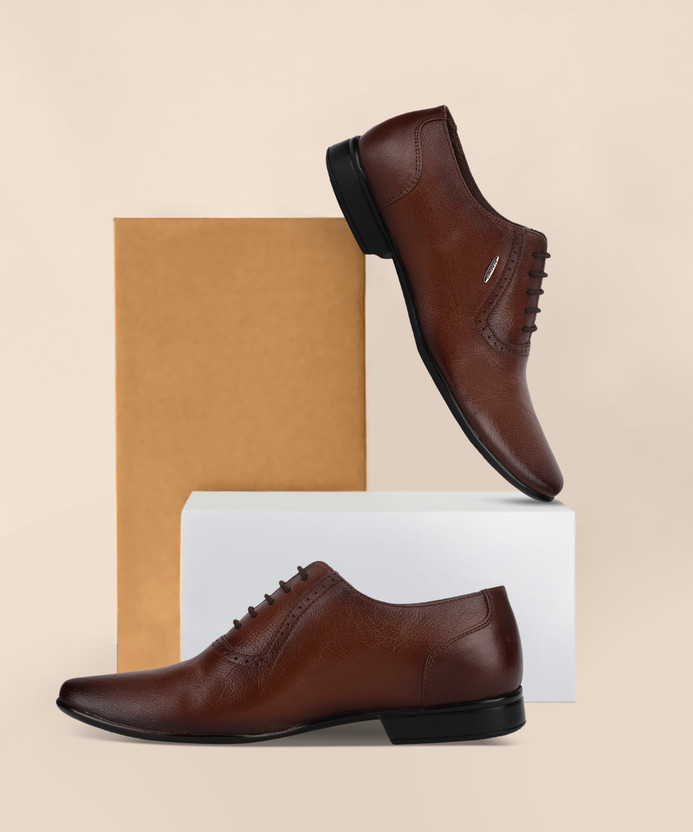 RED CHIEF Oxford For Men - Buy RED 