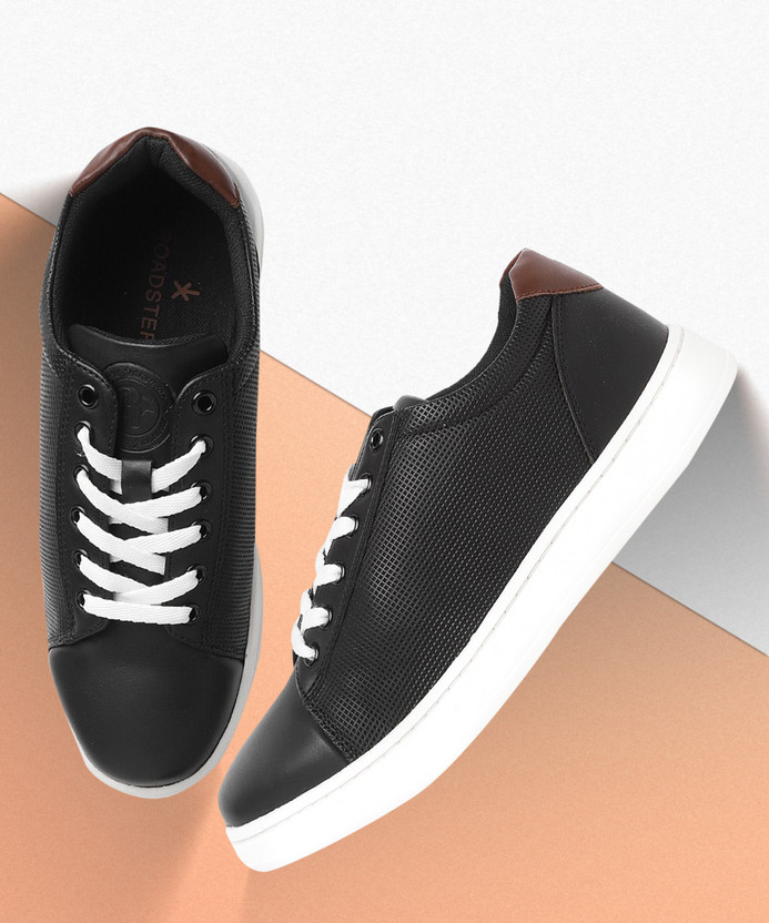 Roadster Roadster Men Black Perforated 