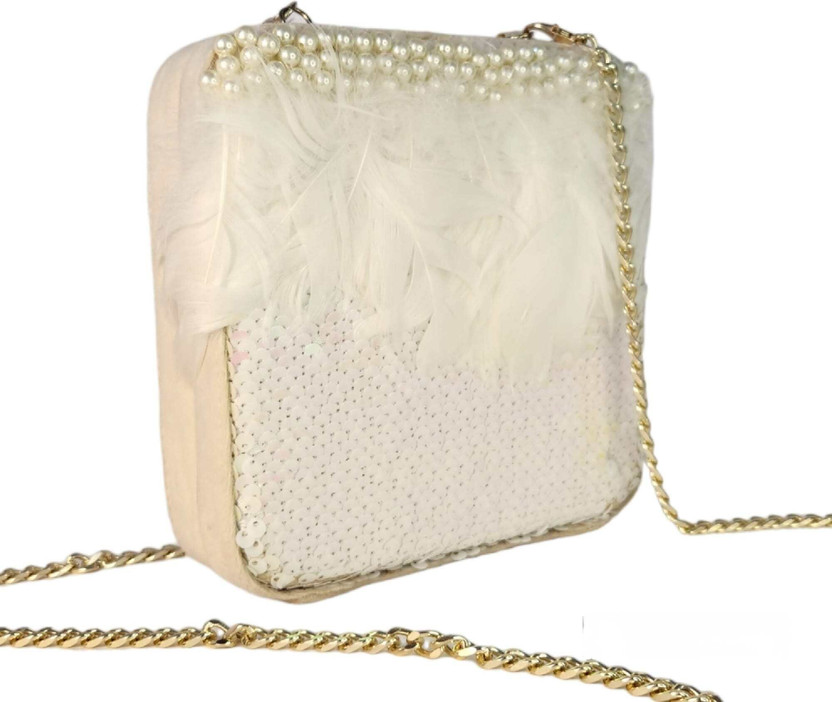 Creative embellishment White Clutch CREM_LH_0018