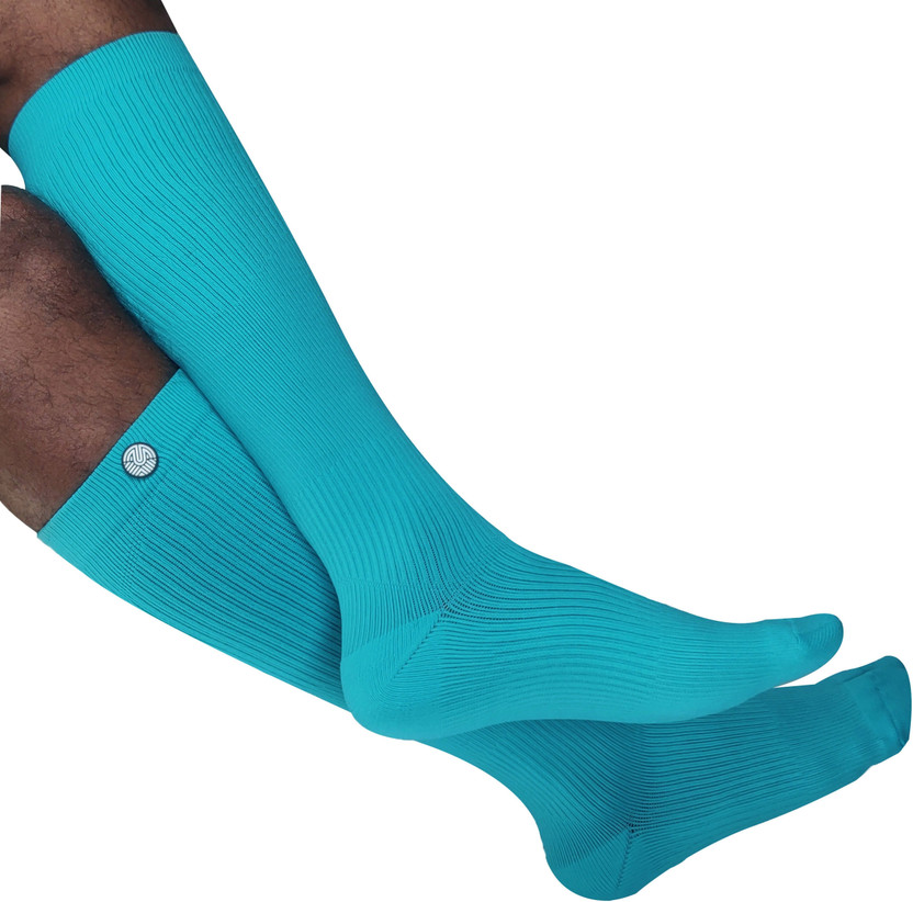 KUE Graduated Compression Socks 18 - 21 mmHg for men and women, enhances blood circulation, best support for Athletic Running, Cycling. Unisex Solid Knee High