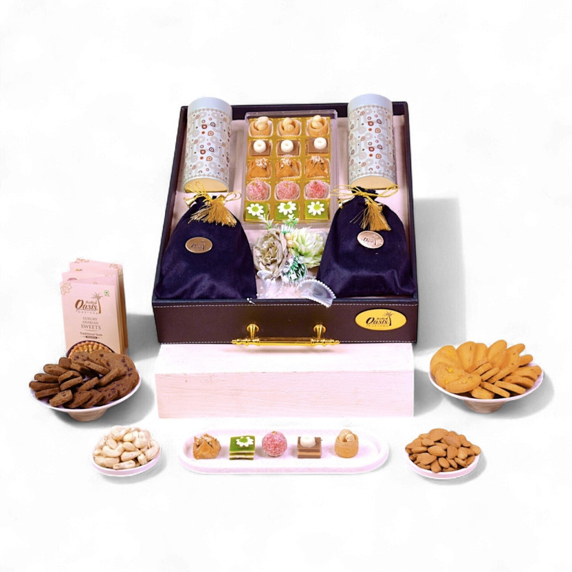 OASIS Forester Baklawa Gifts Hamper – Baklava, Ladoo, Chocolate, dry fruits, Cookies Box(700 g)