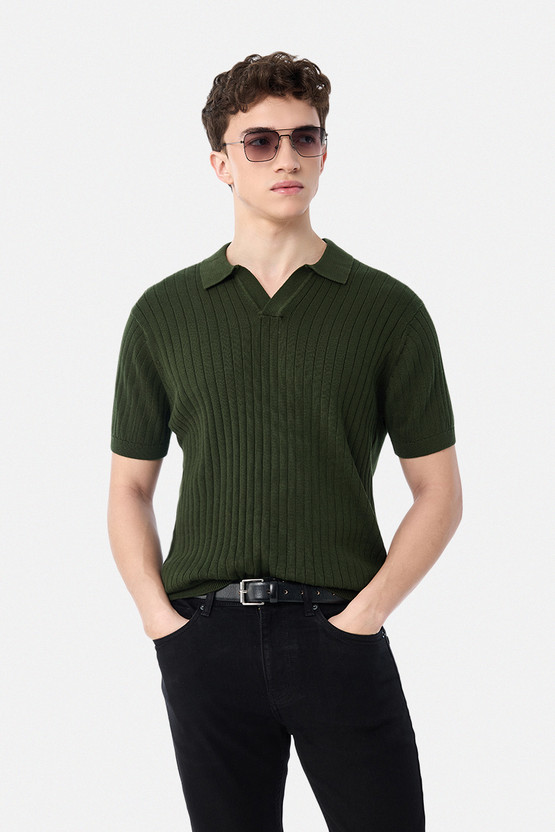 Snitch Solid Men Polo Neck Green T-Shirt