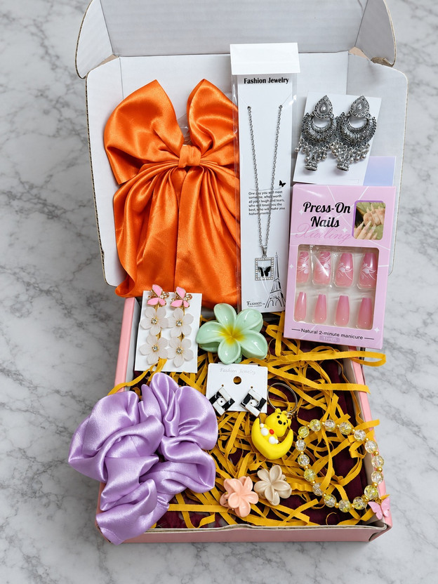 Alucia Bracelet, Jewellery, Keychain, Gift Box Gift Set