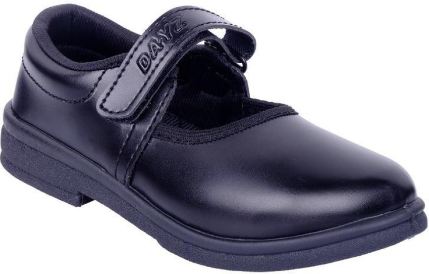 Dayz Girls White School Shoes, Size: 7