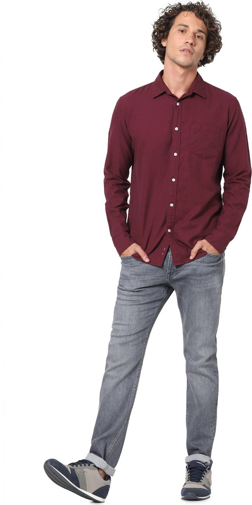 Celio Men Solid Casual Maroon Shirt 