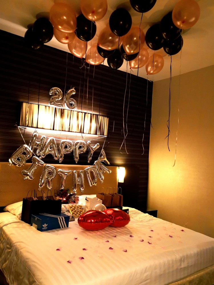 Aggregate 105+ birthday decoration at hotel room latest - seven.edu.vn