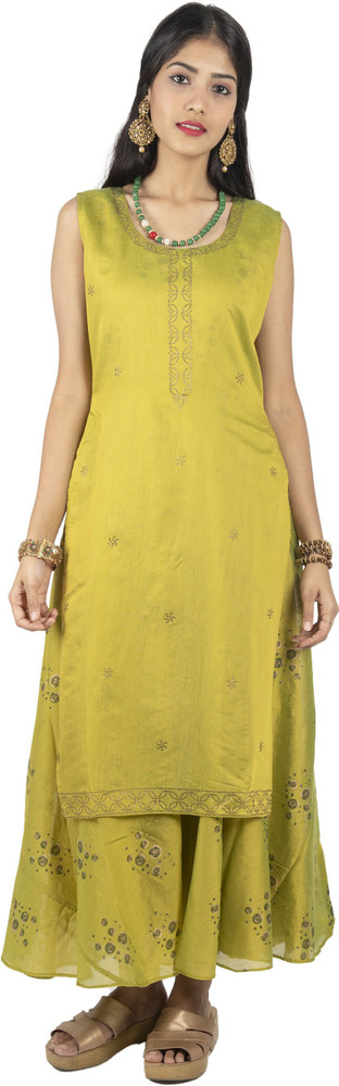Kaira Women Embellished Straight Kurta 