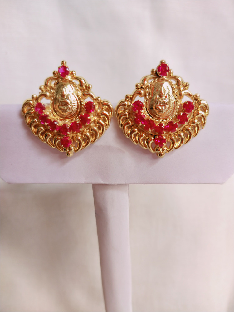 Share 105+ lakshmi devi gold earrings latest esthdonghoadian