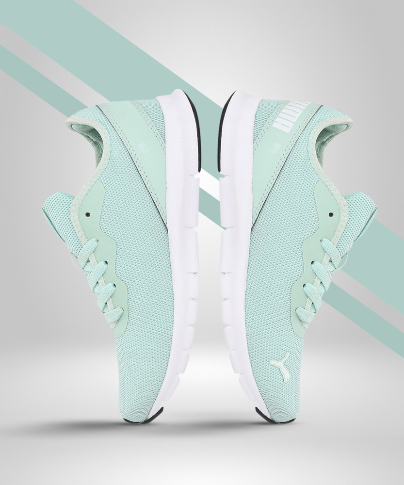 puma hustle v2 shoes