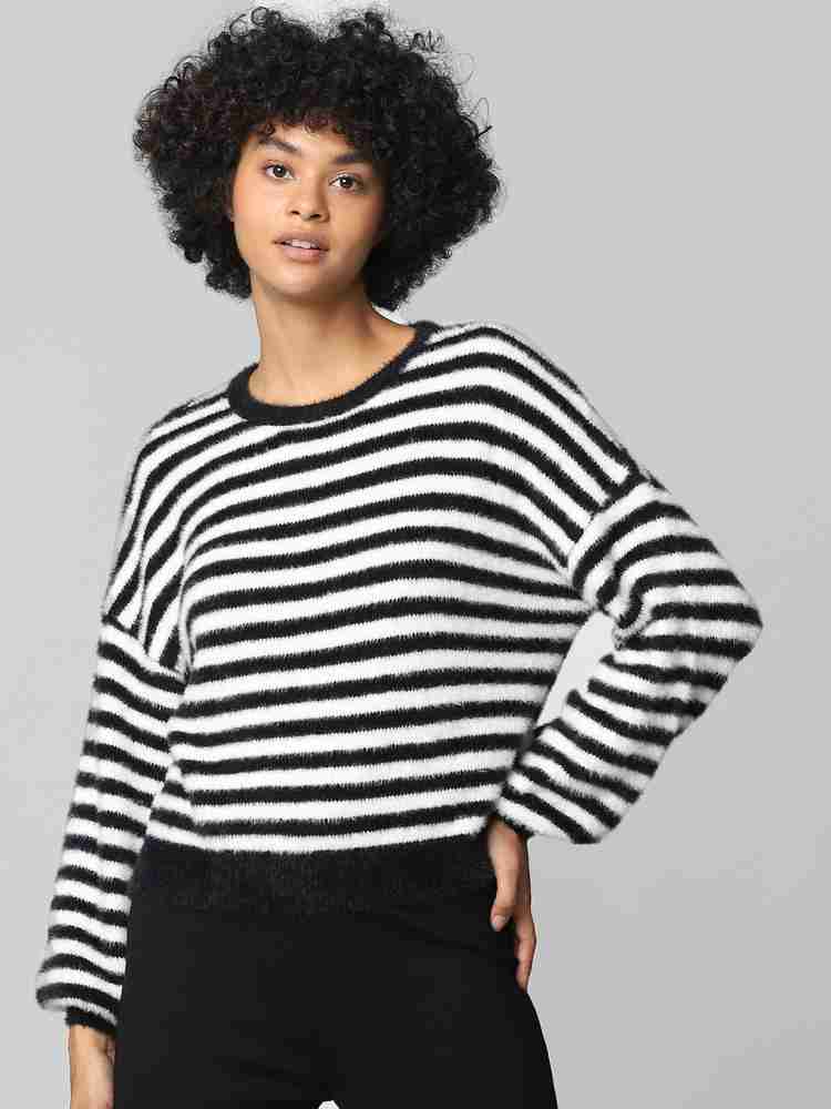 Black and white sweatshirt 2025