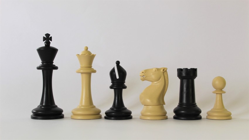 Chemical-Emitting Board Games : luxury Chess set