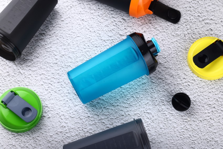 https://rukminim1.flixcart.com/image/850/1000/xif0q/bottle/y/l/u/700-gym-shaker-bottle-for-protein-shake-100-leakproof-1-fs-p01-original-imagh8grfxzbg7ff.jpeg?q=90