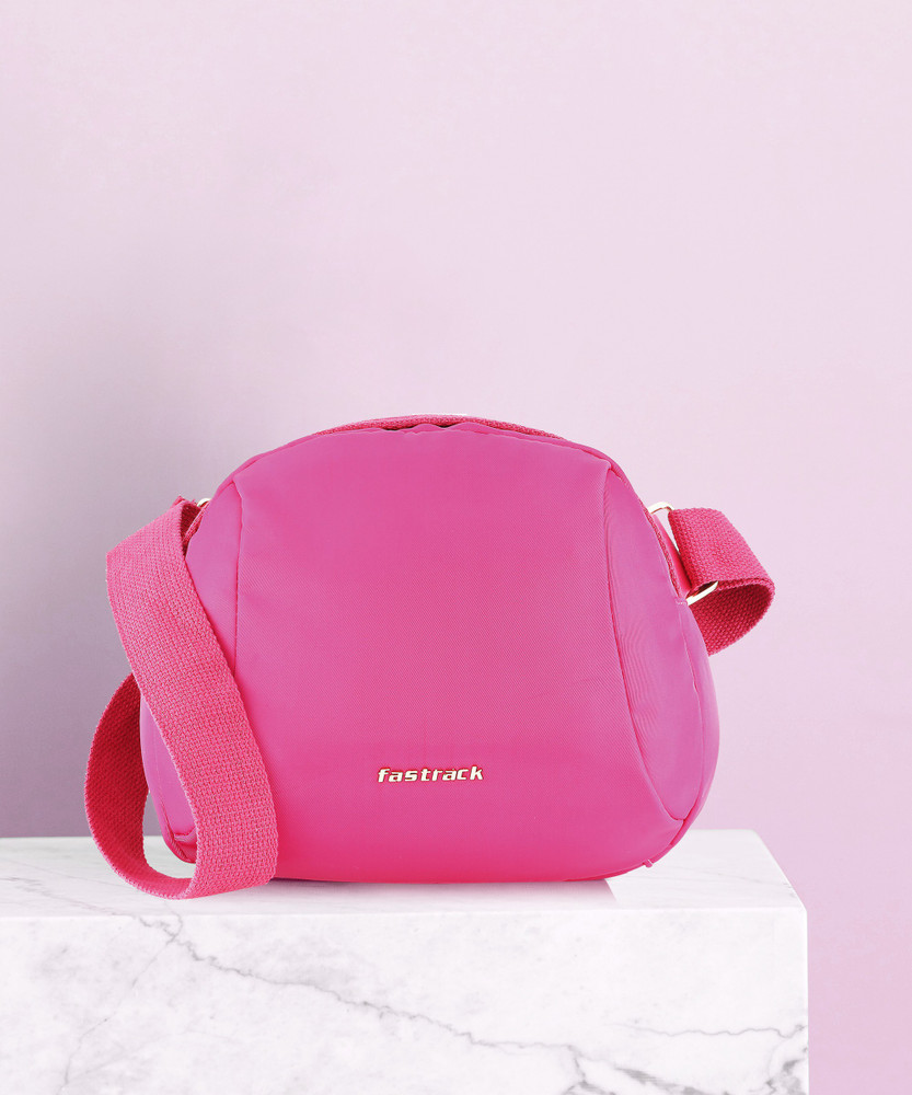 Top more than 176 fastrack bags online flipkart esthdonghoadian